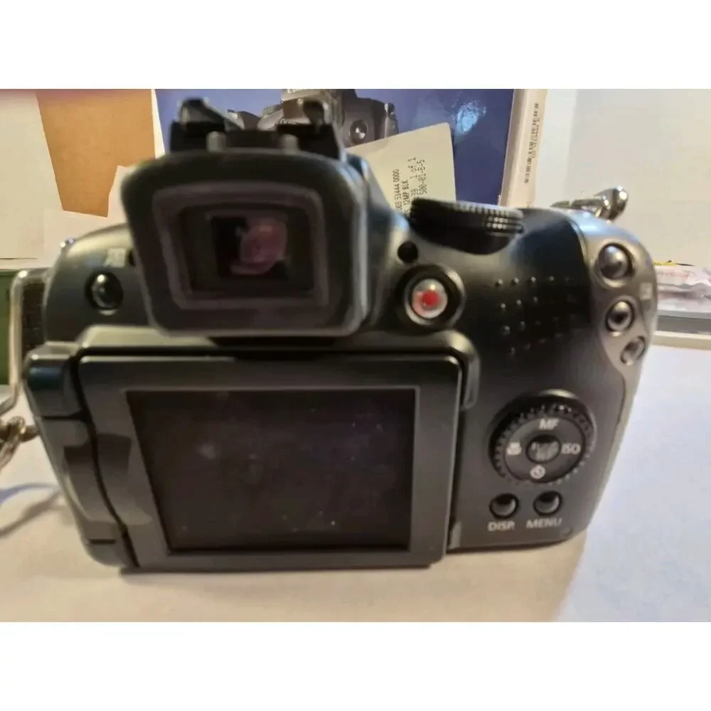 Canon PowerShot SX20 IS 12.1 MP Digital Camera Memory Card + Extras